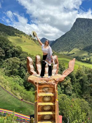 Mirador Valle del Cocora: La Mano del Cocora • Manos gigantes