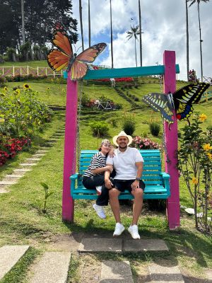 Mirador Valle del Cocora: La vida Bella • Marco de Mariposas 