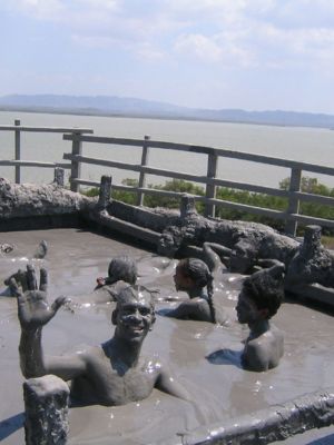 Volcán del Totumo • La Colombia Real • Baño de Barro